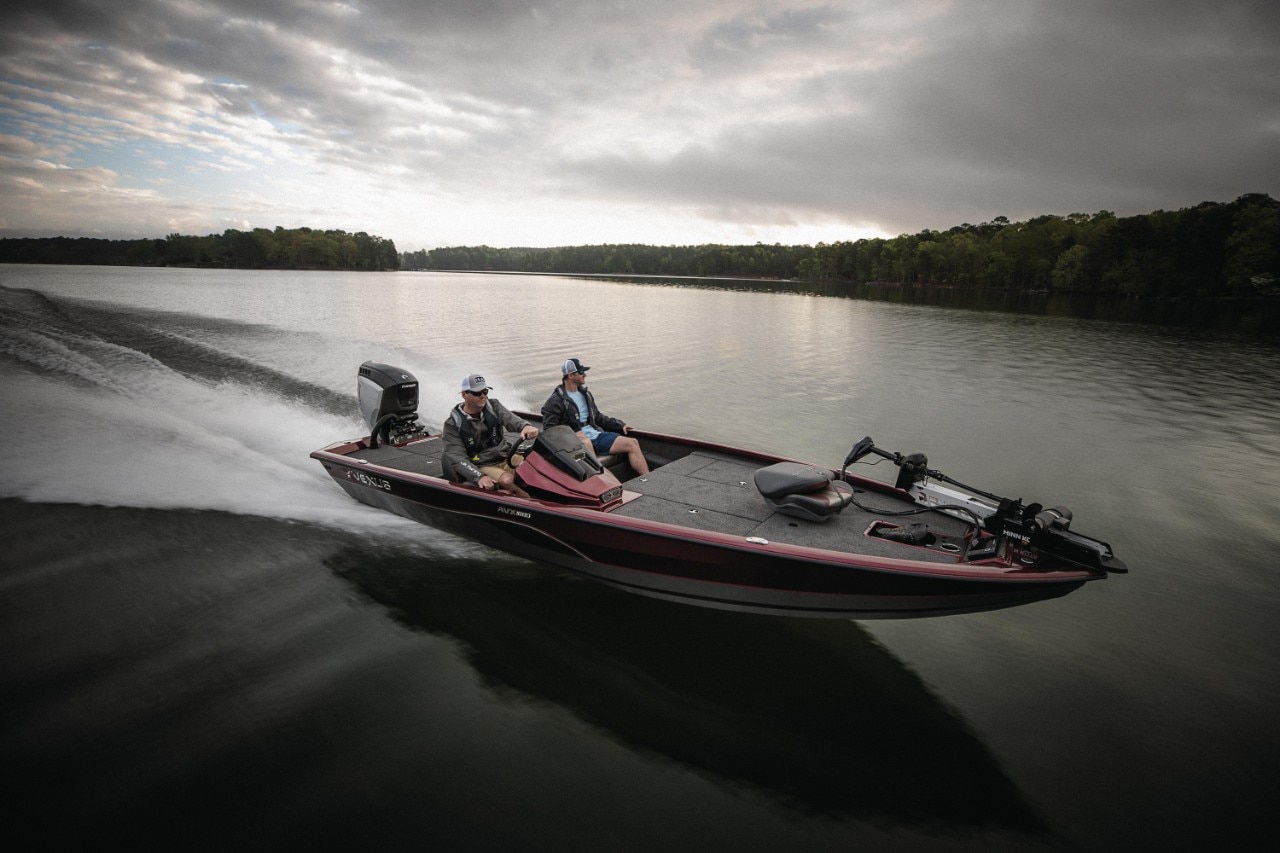 Evinrude outbord engine on boat going full speed